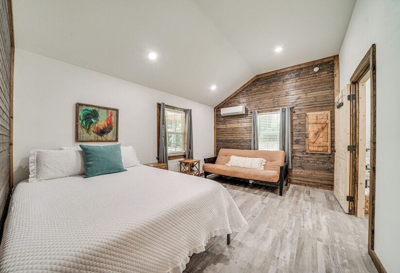 Secluded Broken Bow Cabin W/ Fishing Pond & Views!