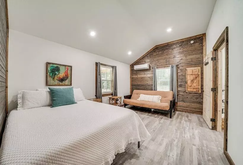 Secluded Broken Bow Cabin W/ Fishing Pond & Views!