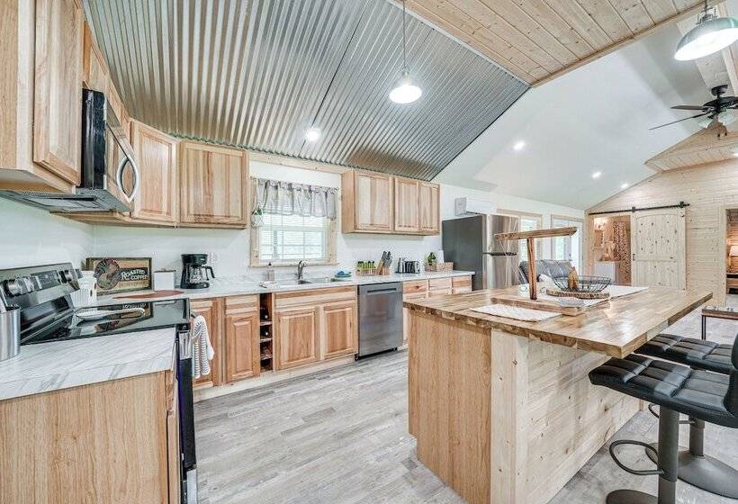 Secluded Broken Bow Cabin W/ Fishing Pond & Views!