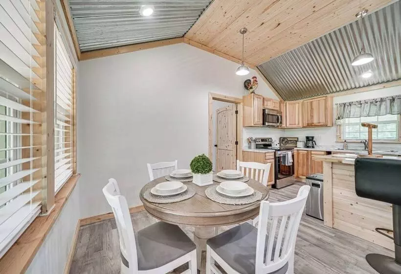 Secluded Broken Bow Cabin W/ Fishing Pond & Views!