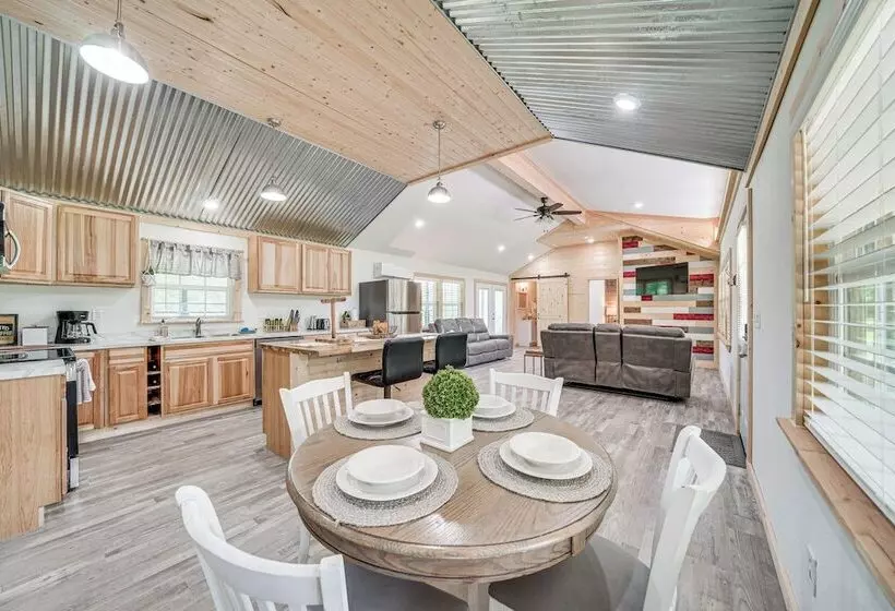 Secluded Broken Bow Cabin W/ Fishing Pond & Views!