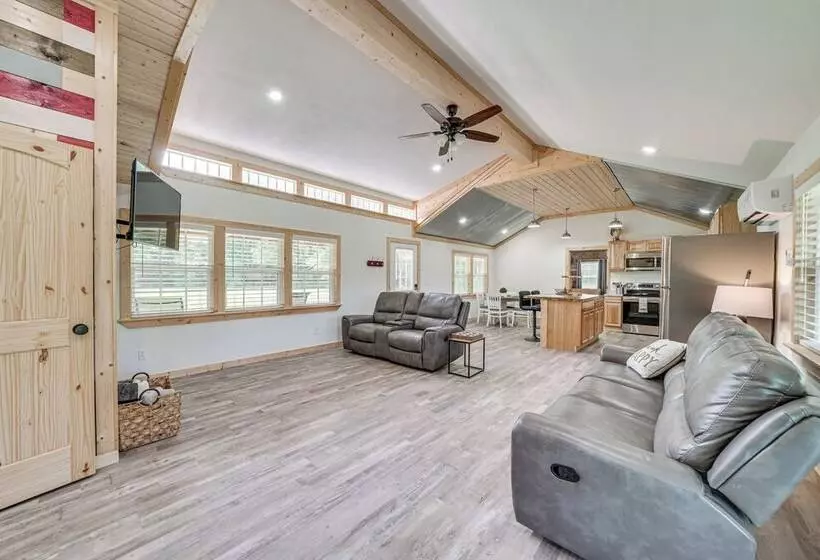 Secluded Broken Bow Cabin W/ Fishing Pond & Views!