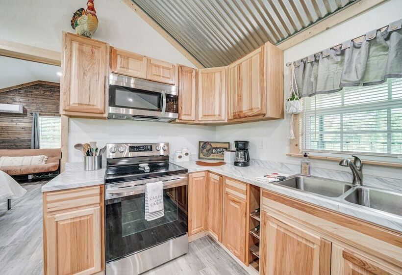 Secluded Broken Bow Cabin W/ Fishing Pond & Views!