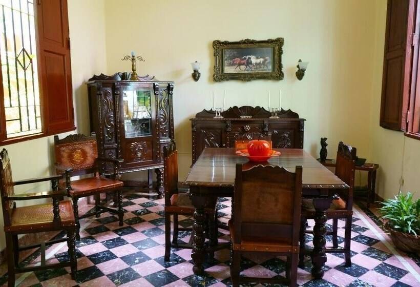 پانسیون Hostal La Isabela
