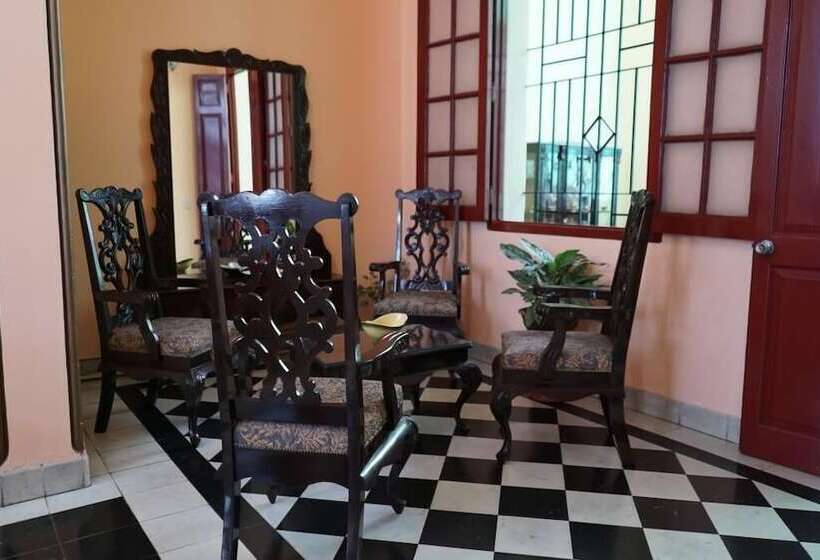 پانسیون Hostal La Isabela