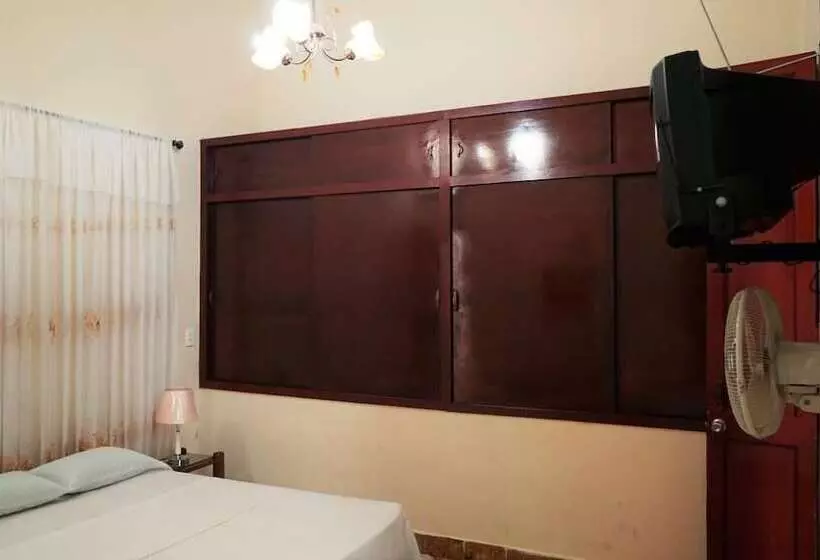 ペンション Hostal La Isabela
