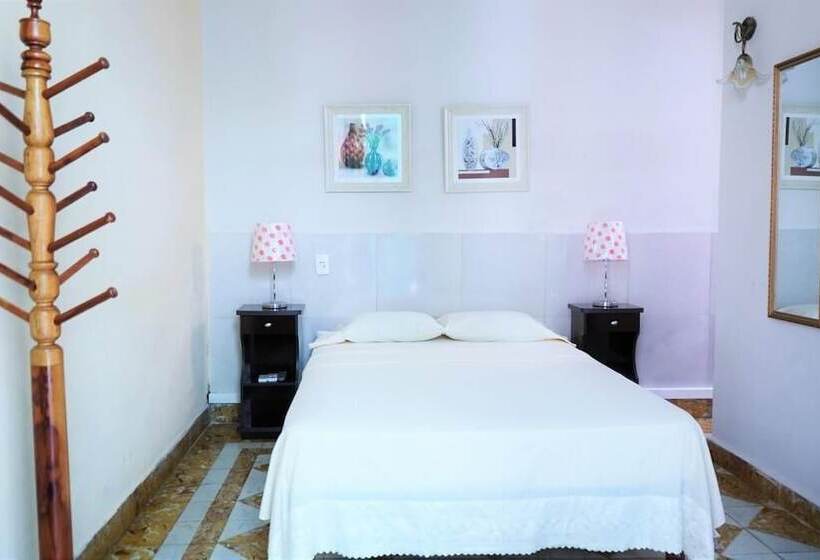 پانسیون Hostal La Isabela