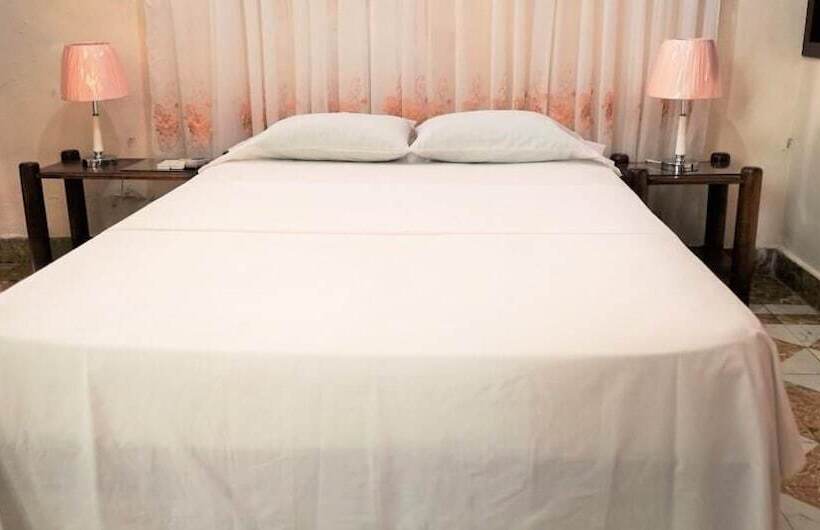 پانسیون Hostal La Isabela