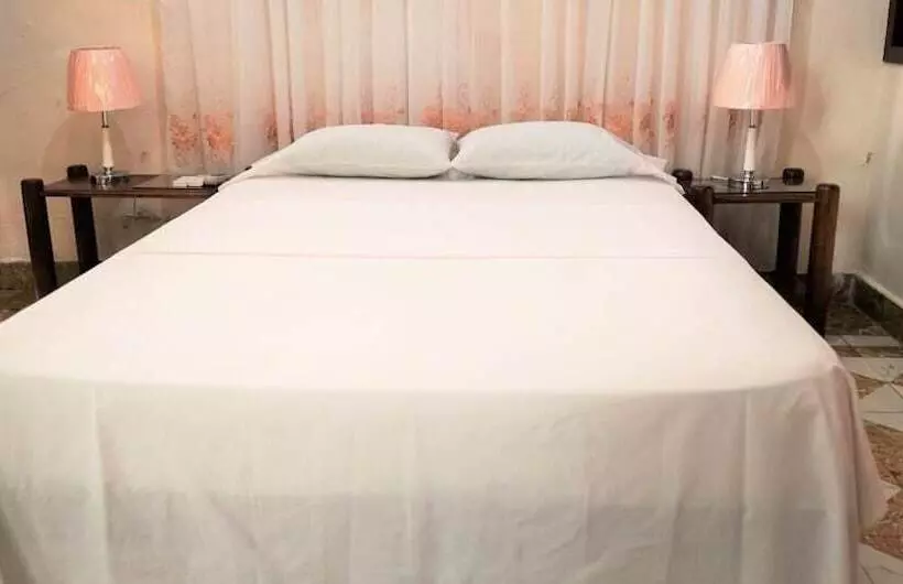 ペンション Hostal La Isabela
