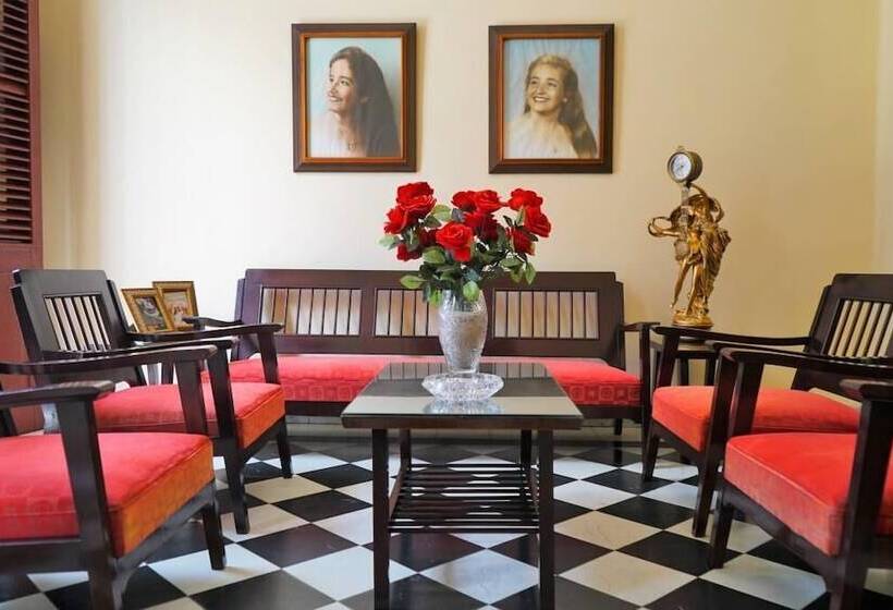 پانسیون Hostal La Isabela