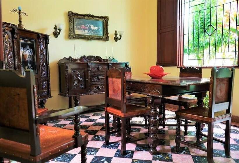 پانسیون Hostal La Isabela