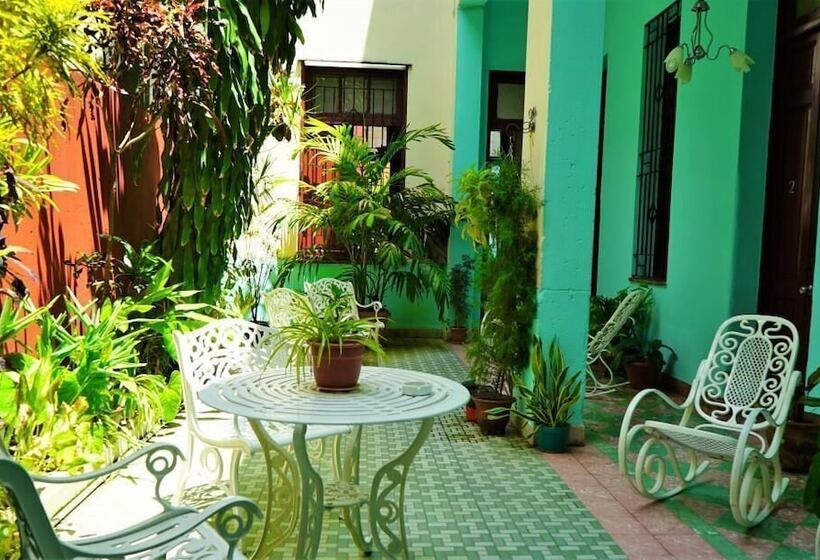 پانسیون Hostal La Isabela