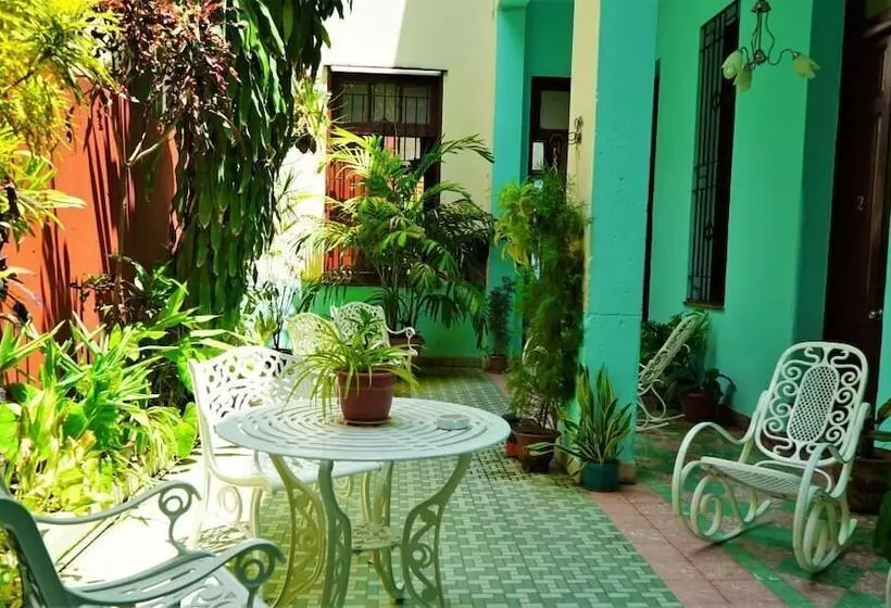 ペンション Hostal La Isabela