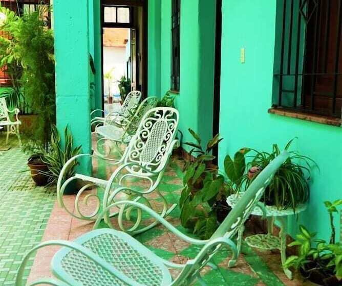 پانسیون Hostal La Isabela