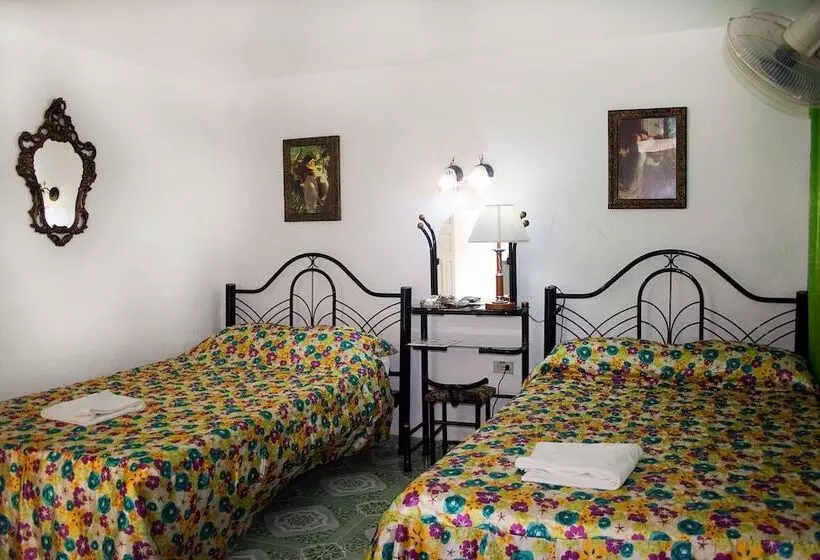 پانسیون Hostal Marina