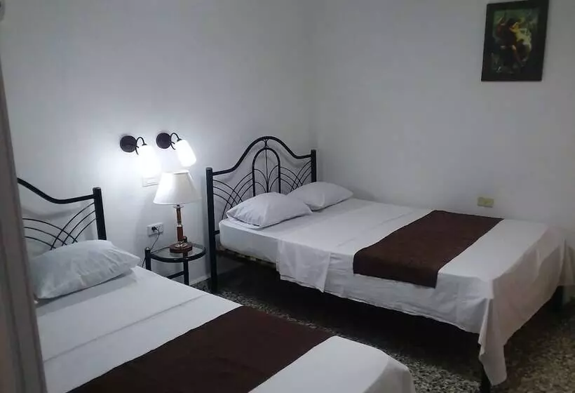 پانسیون Hostal Marina