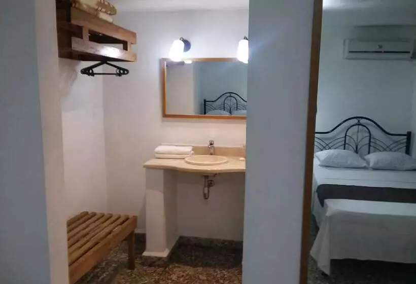 پانسیون Hostal Marina
