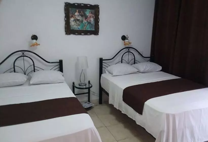 پانسیون Hostal Marina