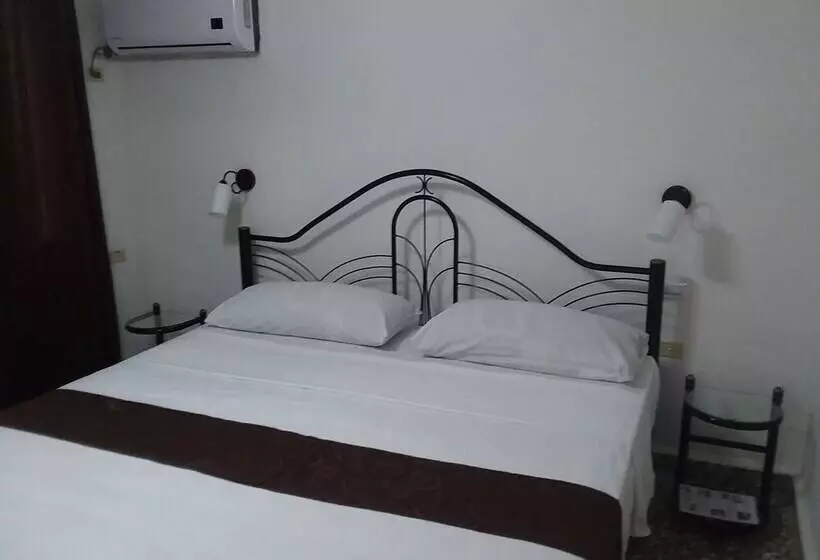پانسیون Hostal Marina