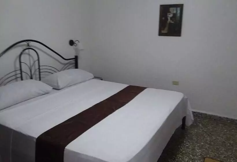 پانسیون Hostal Marina