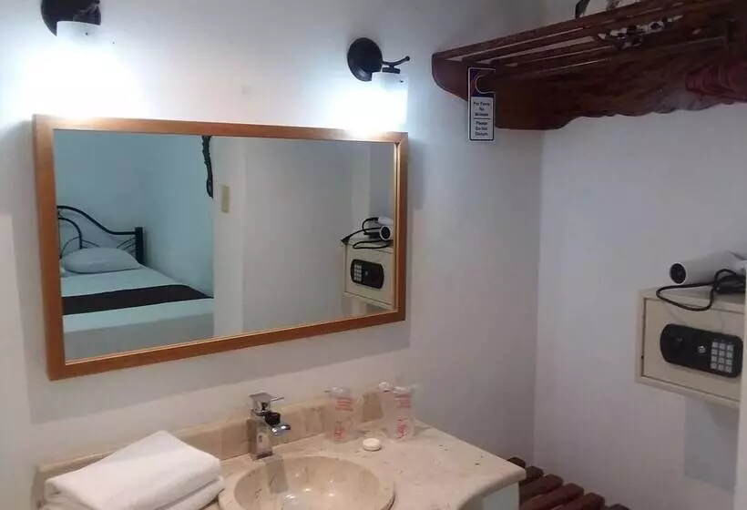 پانسیون Hostal Marina
