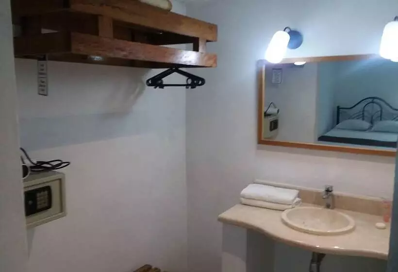 پانسیون Hostal Marina