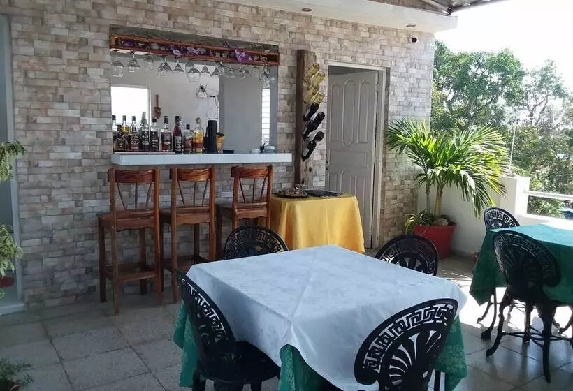 پانسیون Hostal Marina