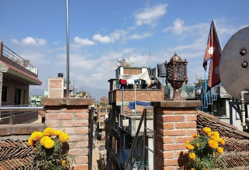 تختخواب و صبحانه Hiranya Guest House