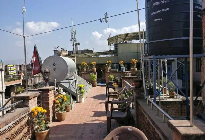 تختخواب و صبحانه Hiranya Guest House