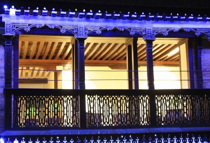 تختخواب و صبحانه Hiranya Guest House