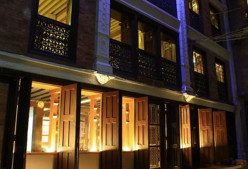 تختخواب و صبحانه Hiranya Guest House