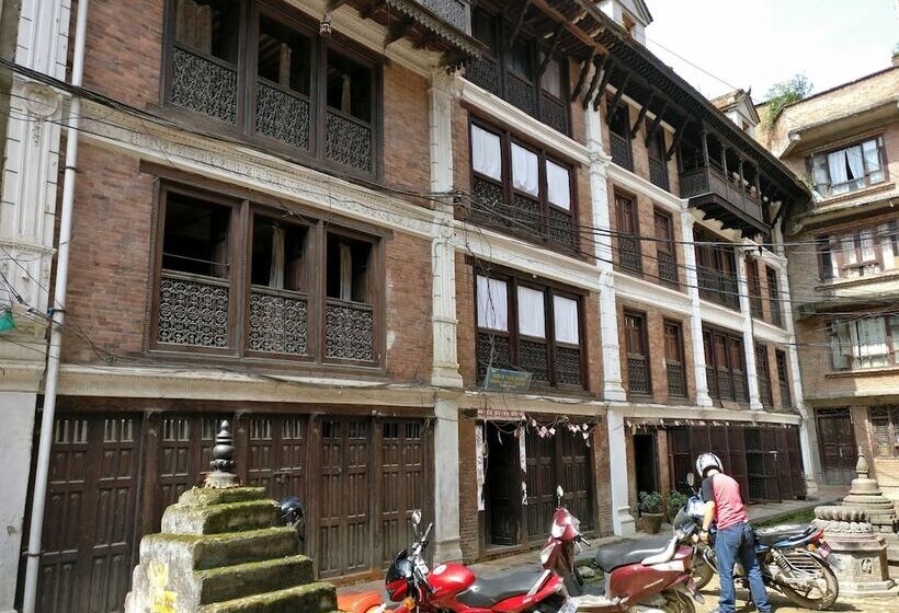 تختخواب و صبحانه Hiranya Guest House