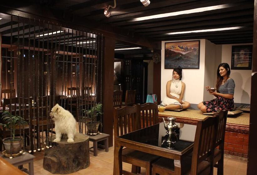 تختخواب و صبحانه Hiranya Guest House