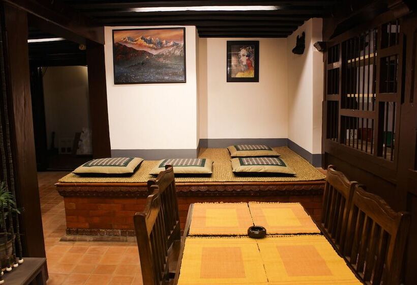 تختخواب و صبحانه Hiranya Guest House