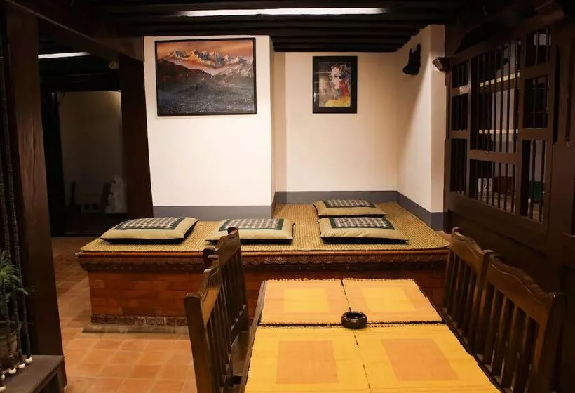 تختخواب و صبحانه Hiranya Guest House