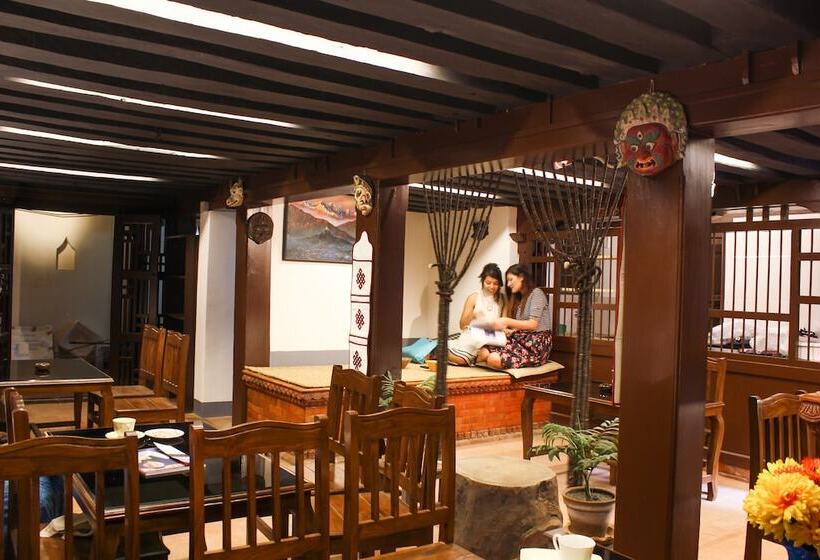 تختخواب و صبحانه Hiranya Guest House