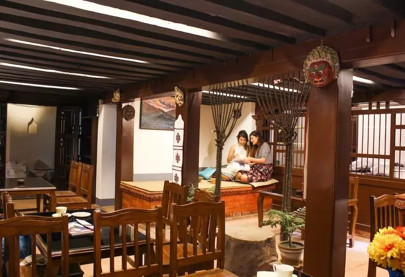 تختخواب و صبحانه Hiranya Guest House