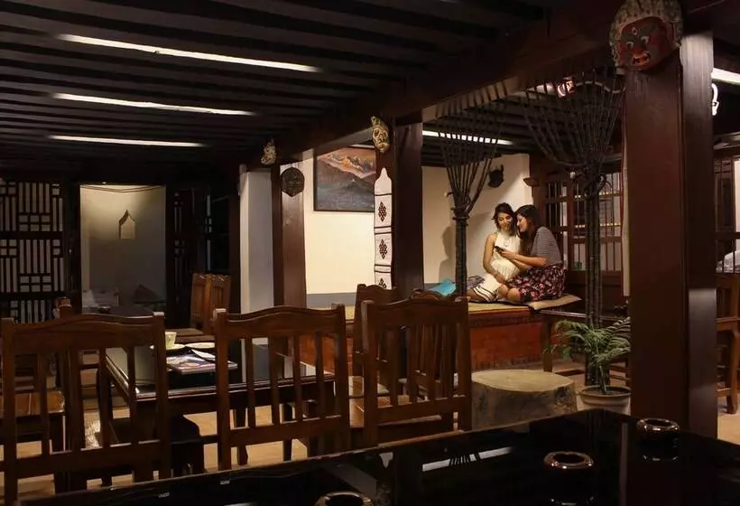 تختخواب و صبحانه Hiranya Guest House