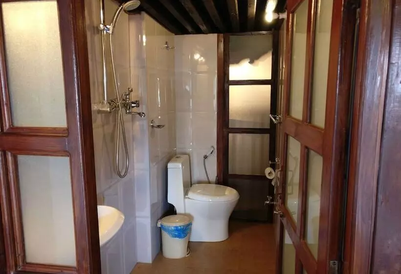 تختخواب و صبحانه Hiranya Guest House