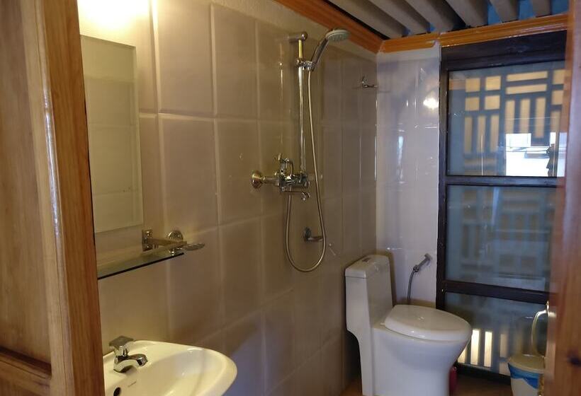 تختخواب و صبحانه Hiranya Guest House