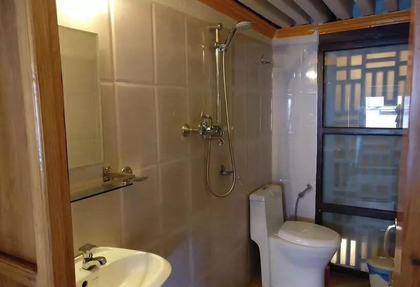 تختخواب و صبحانه Hiranya Guest House