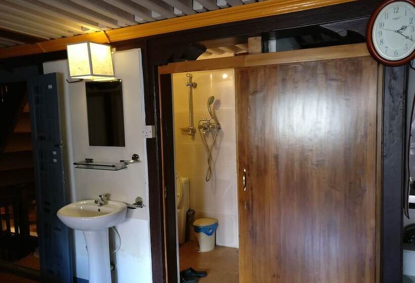 تختخواب و صبحانه Hiranya Guest House