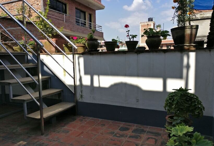 تختخواب و صبحانه Hiranya Guest House