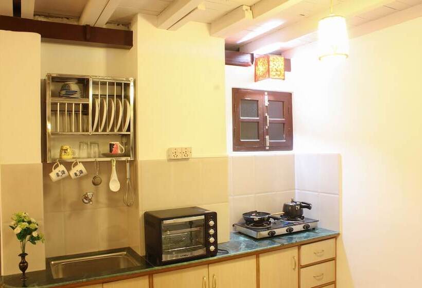 تختخواب و صبحانه Hiranya Guest House