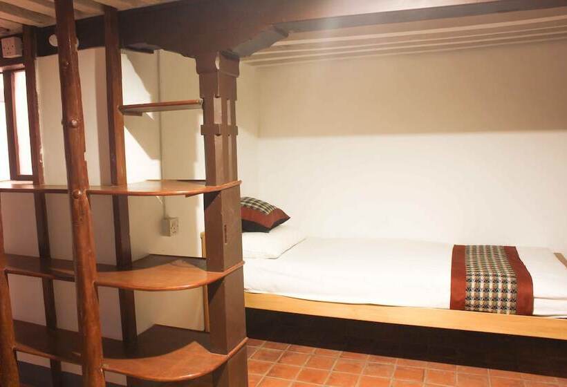 تختخواب و صبحانه Hiranya Guest House