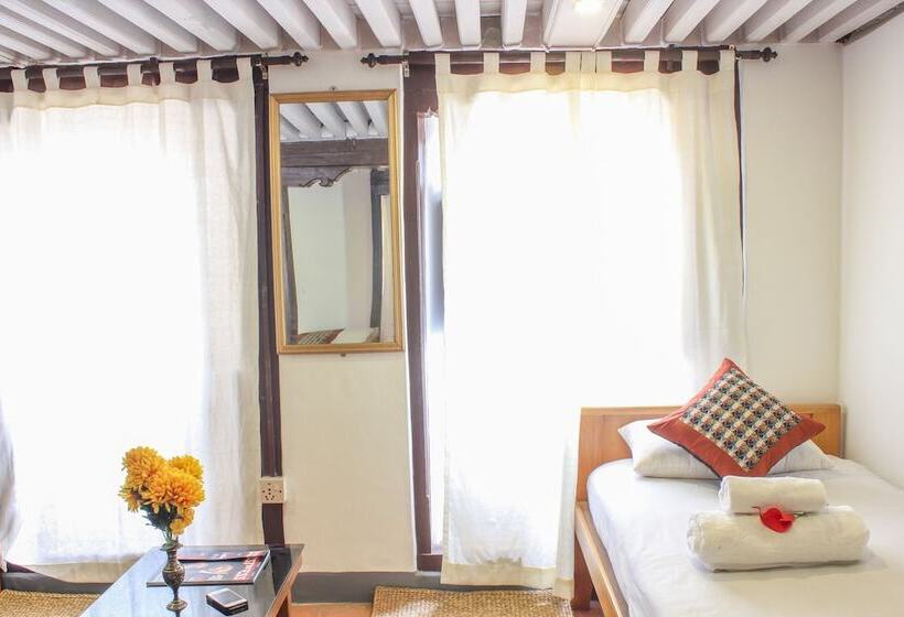 تختخواب و صبحانه Hiranya Guest House