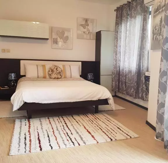 تختخواب و صبحانه Sunshine Court