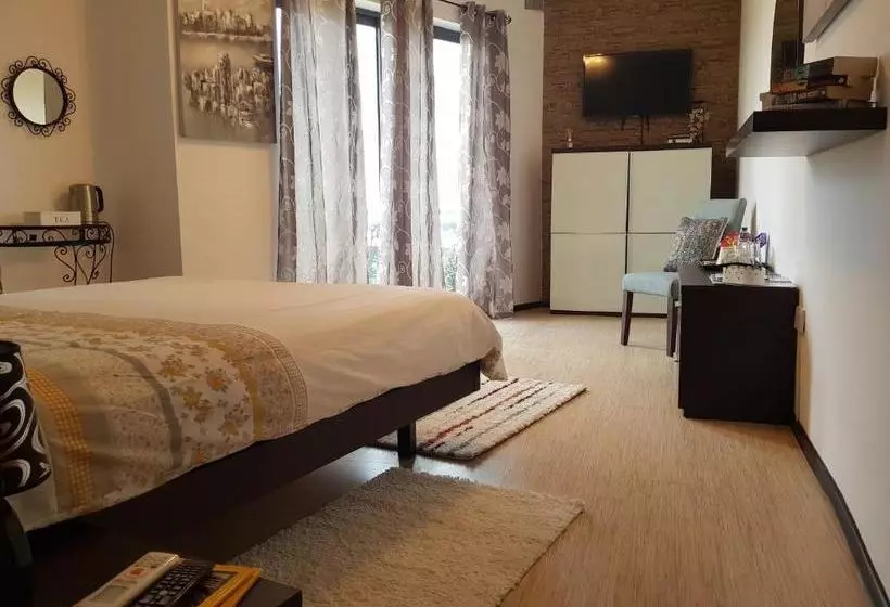 تختخواب و صبحانه Sunshine Court