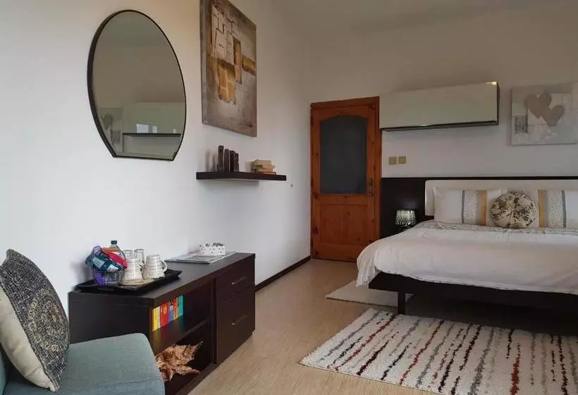تختخواب و صبحانه Sunshine Court