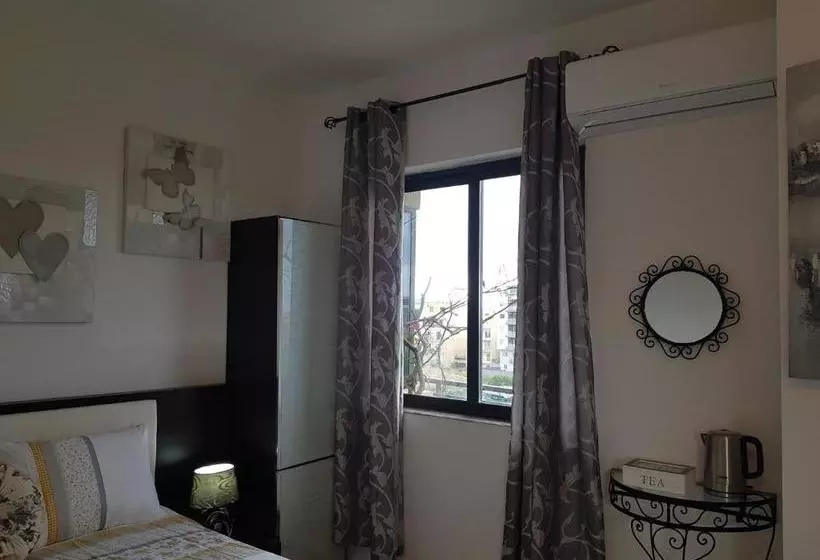 تختخواب و صبحانه Sunshine Court
